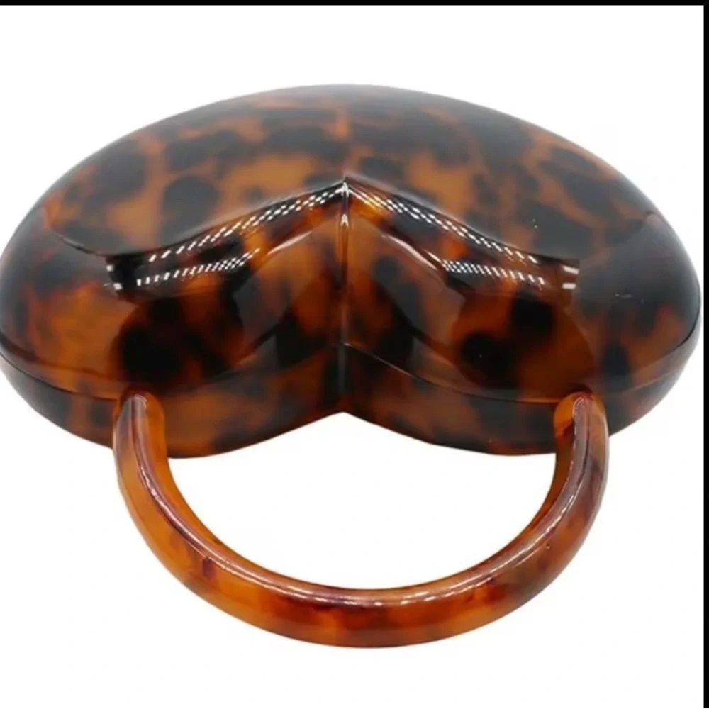 Heart-Shaped Tortoiseshell Bag - Picture 2 of 4